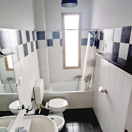 Shared In San Donato, 2 Vandrerhjem *